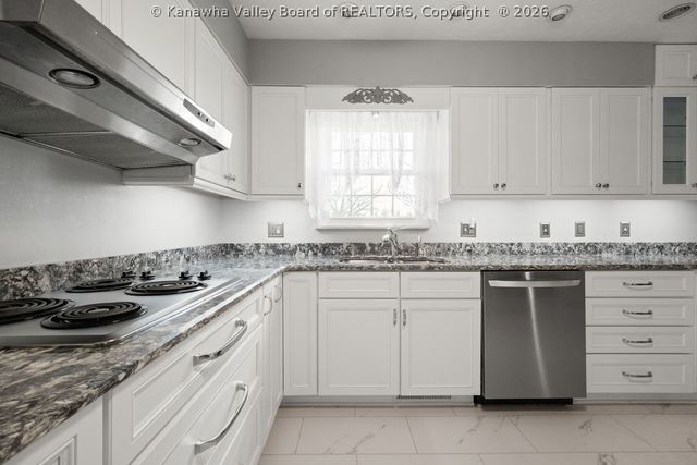 1915 Rolling Hills Road, Charleston, WV 25314