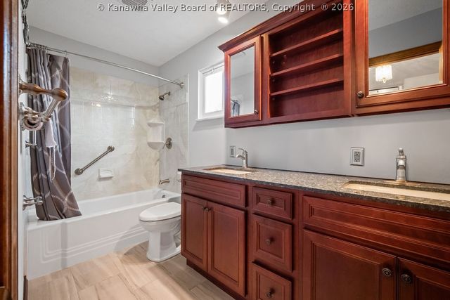 1915 Rolling Hills Road, Charleston, WV 25314