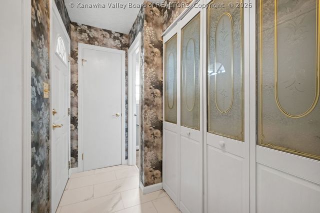 1915 Rolling Hills Road, Charleston, WV 25314