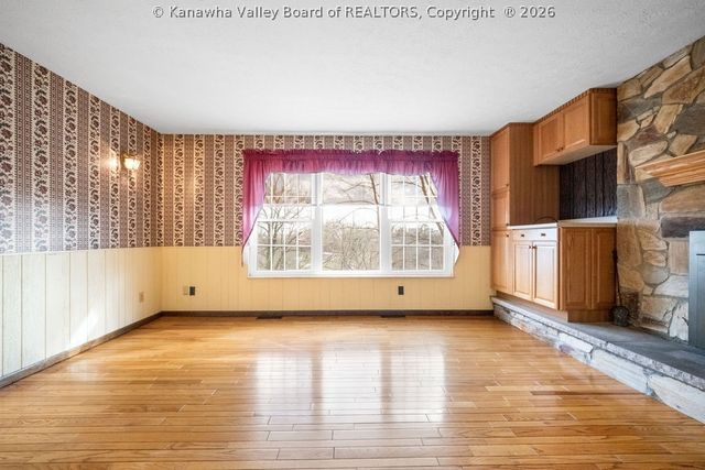 1915 Rolling Hills Road, Charleston, WV 25314