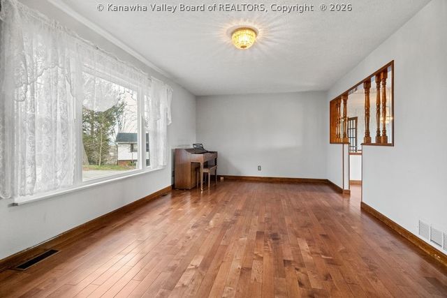 1915 Rolling Hills Road, Charleston, WV 25314