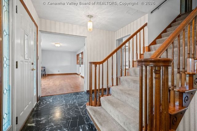 1915 Rolling Hills Road, Charleston, WV 25314