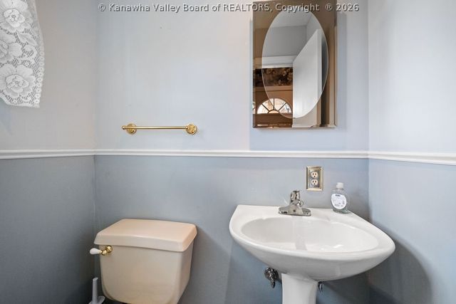 1915 Rolling Hills Road, Charleston, WV 25314