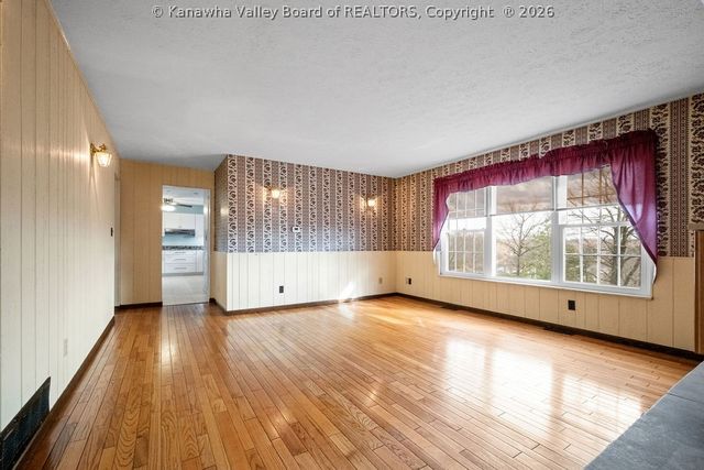 1915 Rolling Hills Road, Charleston, WV 25314