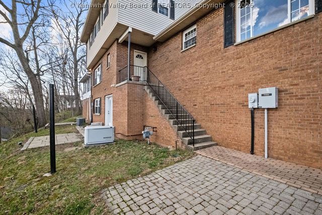 1915 Rolling Hills Road, Charleston, WV 25314