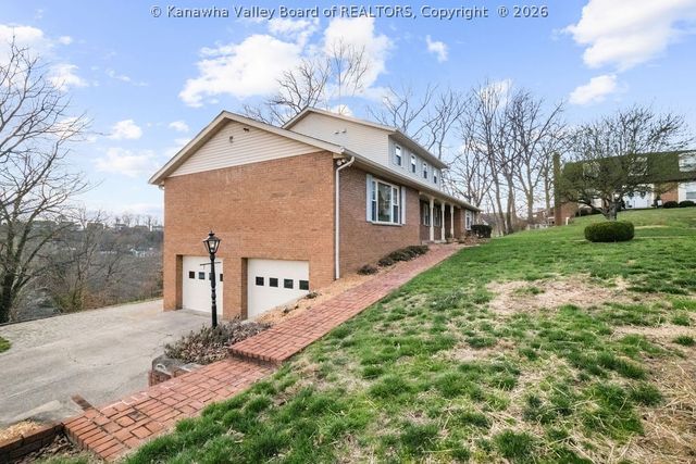 1915 Rolling Hills Road, Charleston, WV 25314