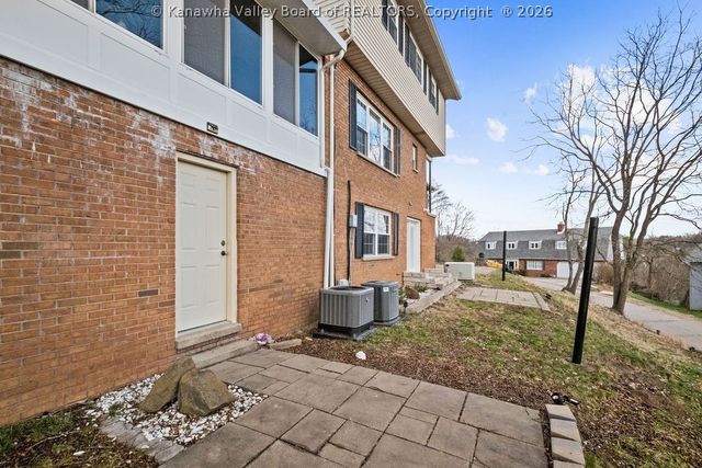 1915 Rolling Hills Road, Charleston, WV 25314