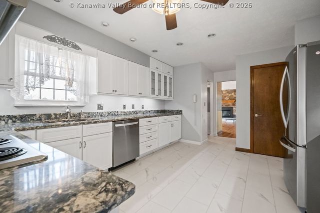 1915 Rolling Hills Road, Charleston, WV 25314