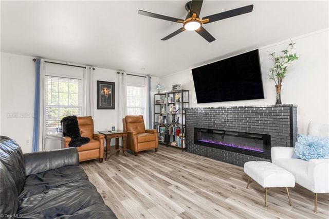 107 Cottonwood Lane, Summerfield, NC 27358