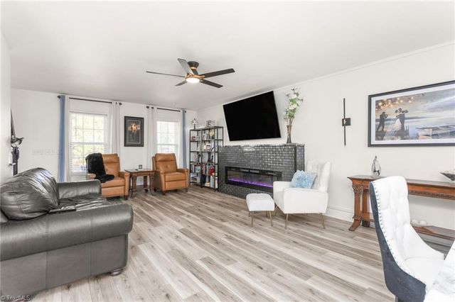 107 Cottonwood Lane, Summerfield, NC 27358