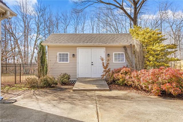 107 Cottonwood Lane, Summerfield, NC 27358