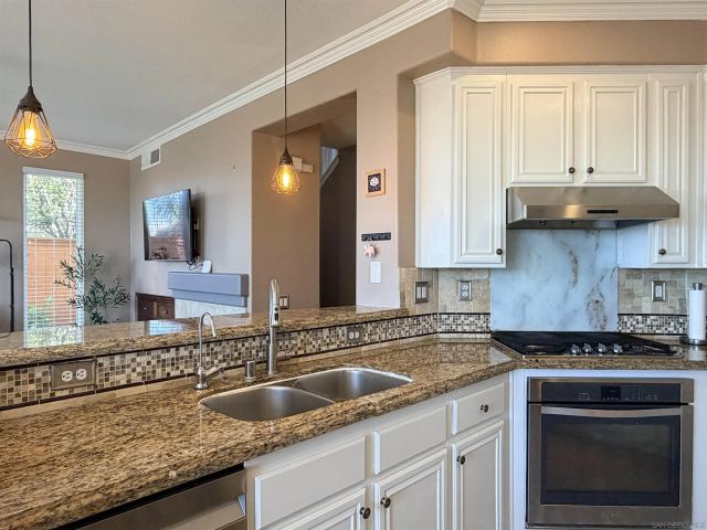 9923 Fieldthorn St., San Diego, CA 92127