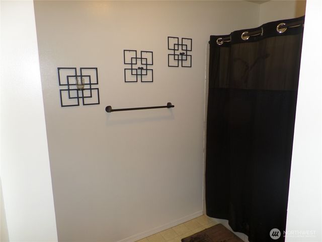 32 NE Tremont Drive, College Place, WA 99324