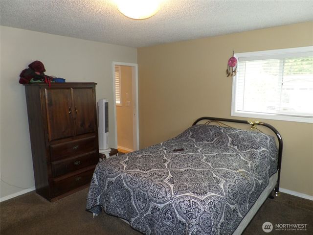 32 NE Tremont Drive, College Place, WA 99324