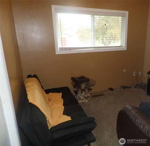 32 NE Tremont Drive, College Place, WA 99324