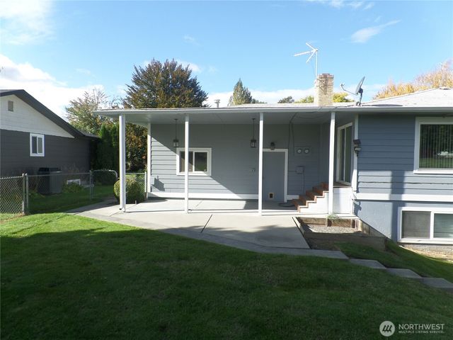 32 NE Tremont Drive, College Place, WA 99324