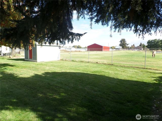 32 NE Tremont Drive, College Place, WA 99324