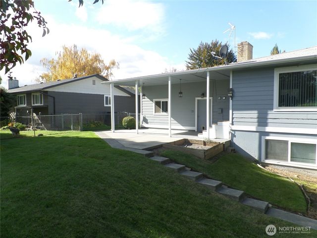 32 NE Tremont Drive, College Place, WA 99324
