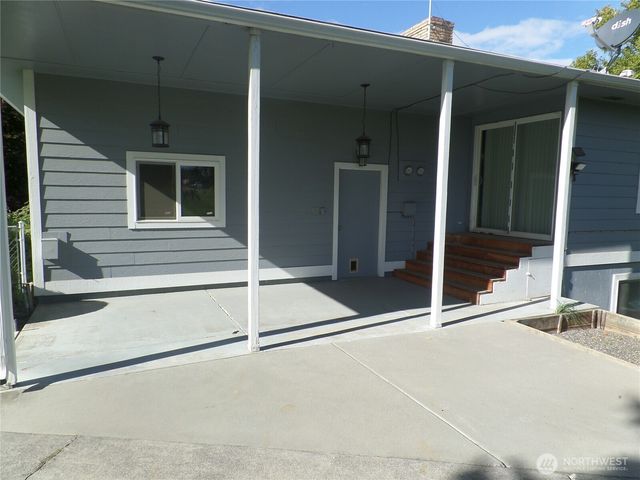 32 NE Tremont Drive, College Place, WA 99324