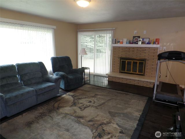 32 NE Tremont Drive, College Place, WA 99324