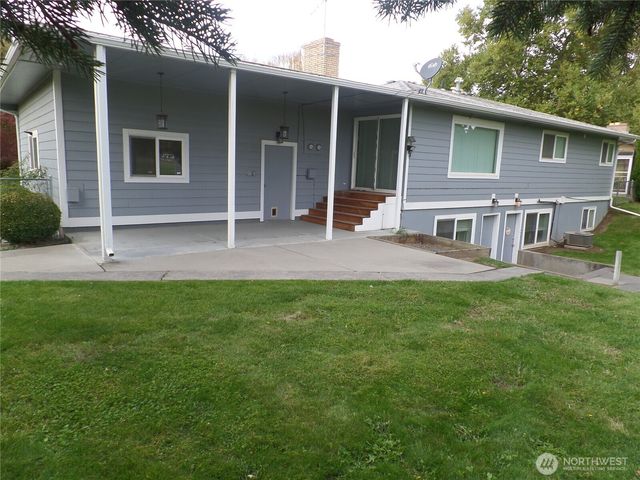 32 NE Tremont Drive, College Place, WA 99324