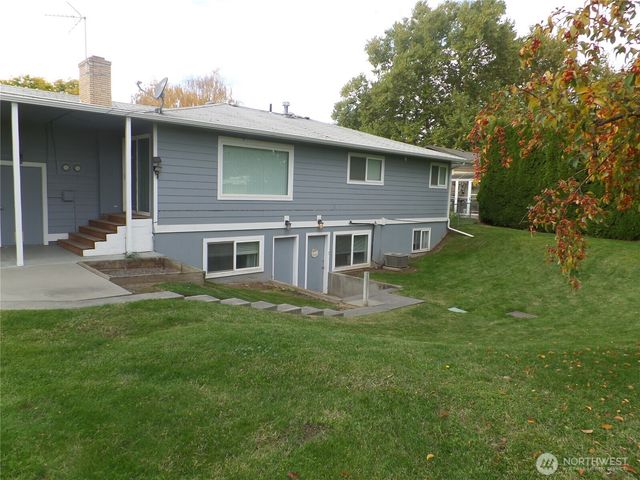 32 NE Tremont Drive, College Place, WA 99324