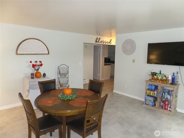 32 NE Tremont Drive, College Place, WA 99324