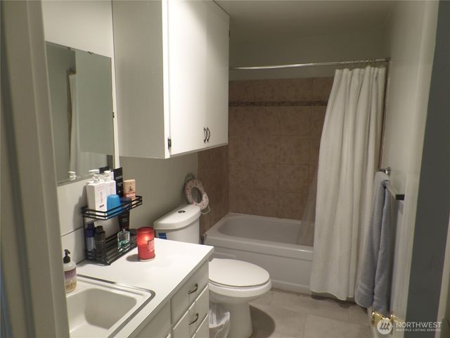 32 NE Tremont Drive, College Place, WA 99324