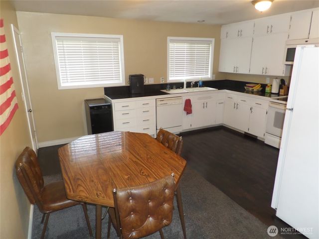 32 NE Tremont Drive, College Place, WA 99324