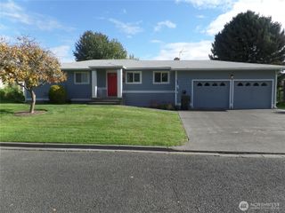 32 NE Tremont Drive, College Place, WA 99324