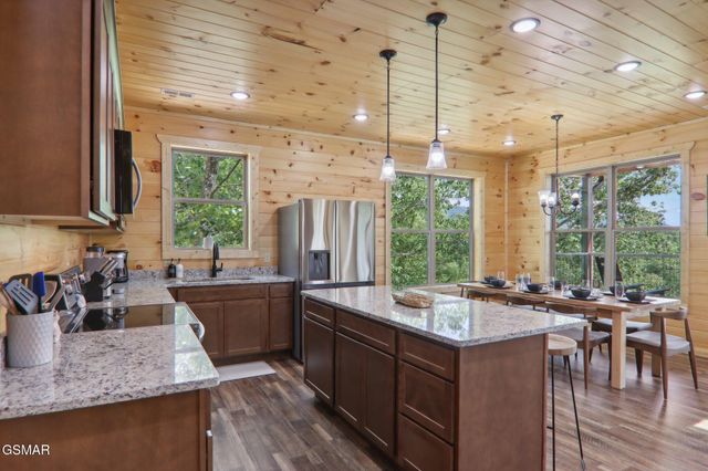 2616 Dogwood Loop Drive, Sevierville, TN 37876