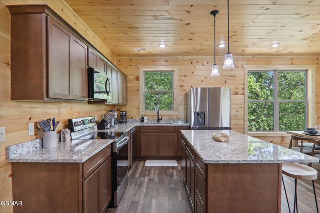 2616 Dogwood Loop Drive, Sevierville, TN 37876