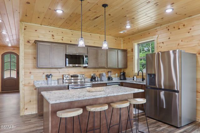 2616 Dogwood Loop Drive, Sevierville, TN 37876