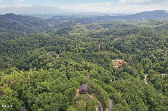2616 Dogwood Loop Drive, Sevierville, TN 37876