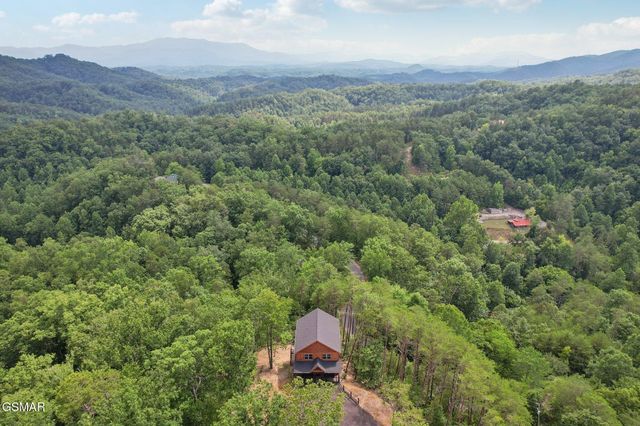 2616 Dogwood Loop Drive, Sevierville, TN 37876