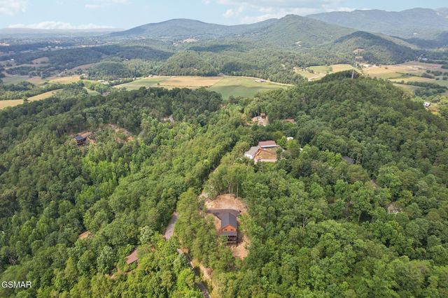 2616 Dogwood Loop Drive, Sevierville, TN 37876