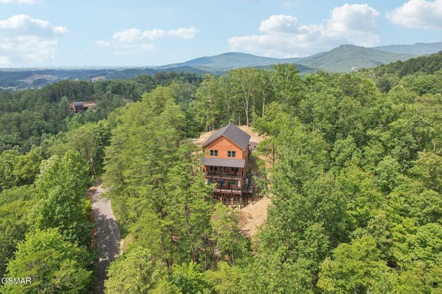 2616 Dogwood Loop Drive, Sevierville, TN 37876