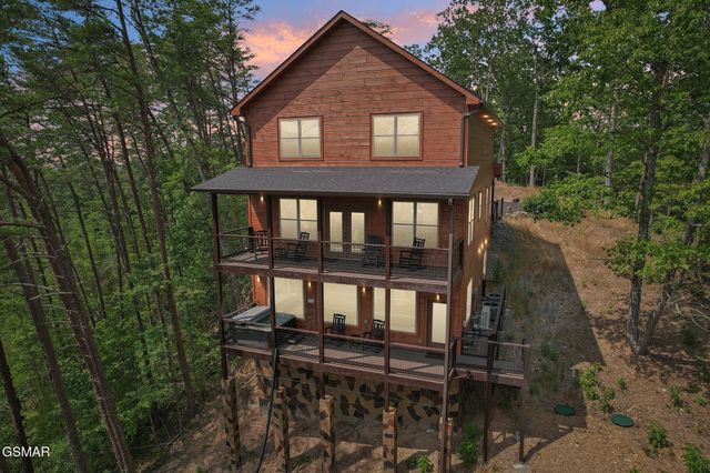 2616 Dogwood Loop Drive, Sevierville, TN 37876