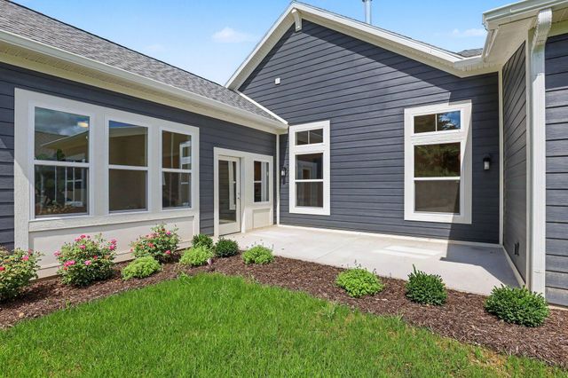 4708 Knapp Bluff Drive NE, Grand Rapids, MI 49525