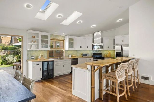 3354 Seacrest Drive, Carlsbad, CA 92008