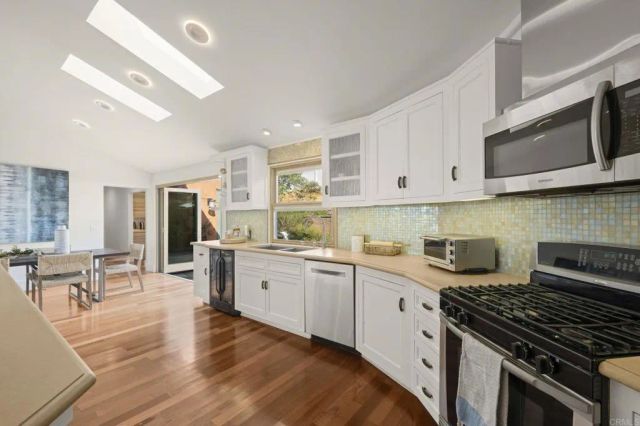 3354 Seacrest Drive, Carlsbad, CA 92008
