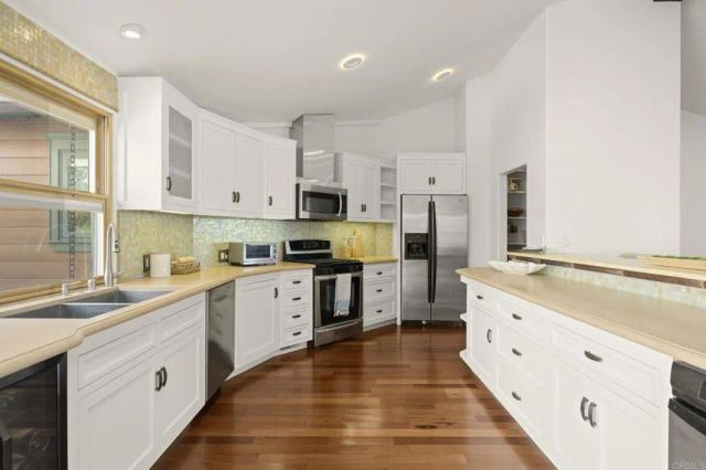 3354 Seacrest Drive, Carlsbad, CA 92008