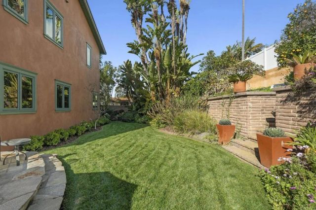 3354 Seacrest Drive, Carlsbad, CA 92008