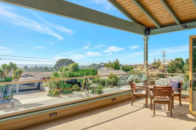 3354 Seacrest Drive, Carlsbad, CA 92008