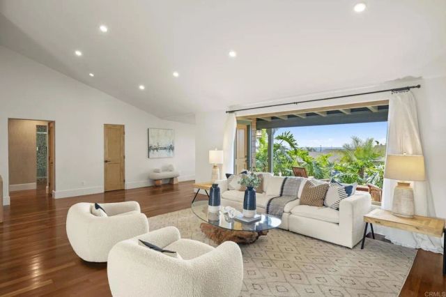 3354 Seacrest Drive, Carlsbad, CA 92008