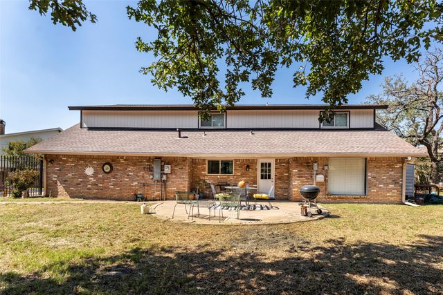 1803 Arrowhead Drive, Pantego, TX 76013