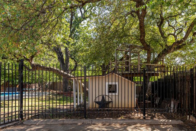1803 Arrowhead Drive, Pantego, TX 76013