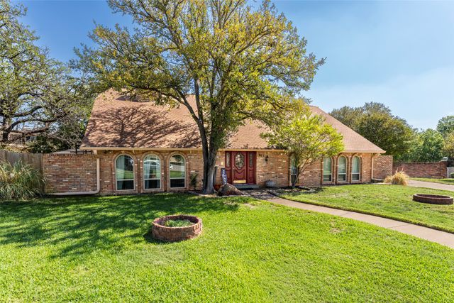 1803 Arrowhead Drive, Pantego, TX 76013