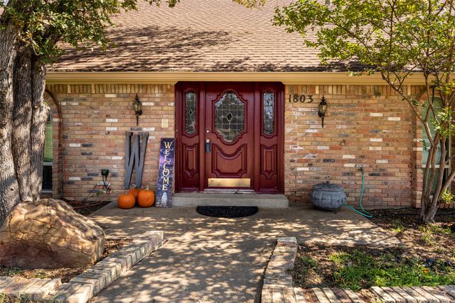 1803 Arrowhead Drive, Pantego, TX 76013