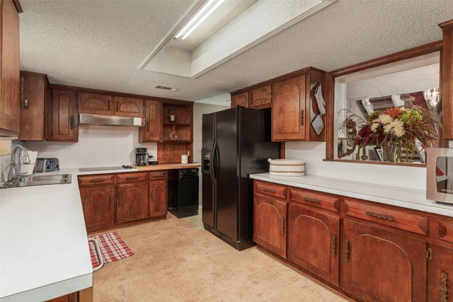 1803 Arrowhead Drive, Pantego, TX 76013